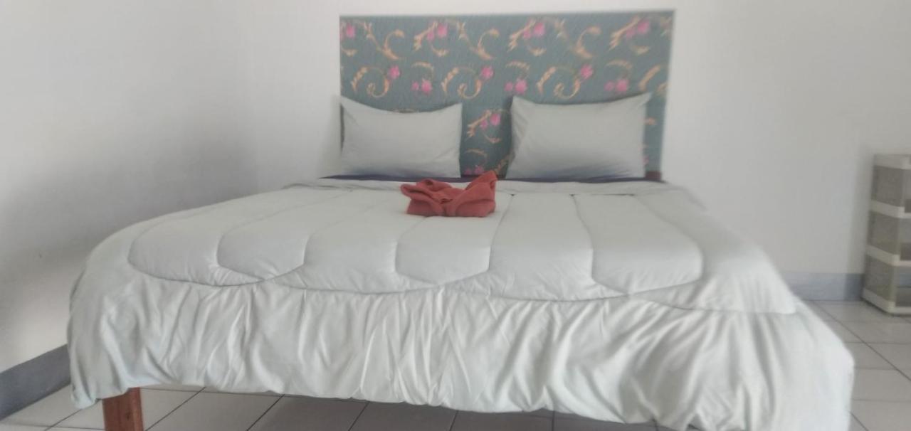 Hidayah Homestay Kelimutu Esterno foto