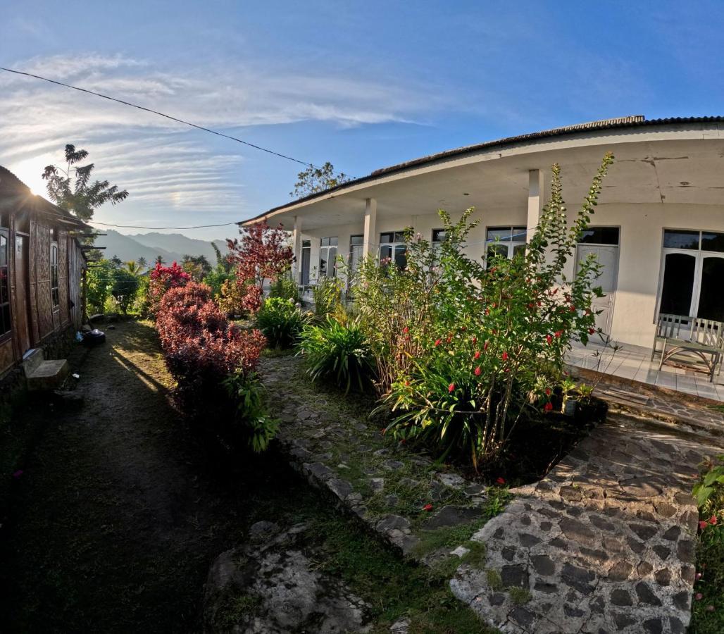 Hidayah Homestay Kelimutu Esterno foto