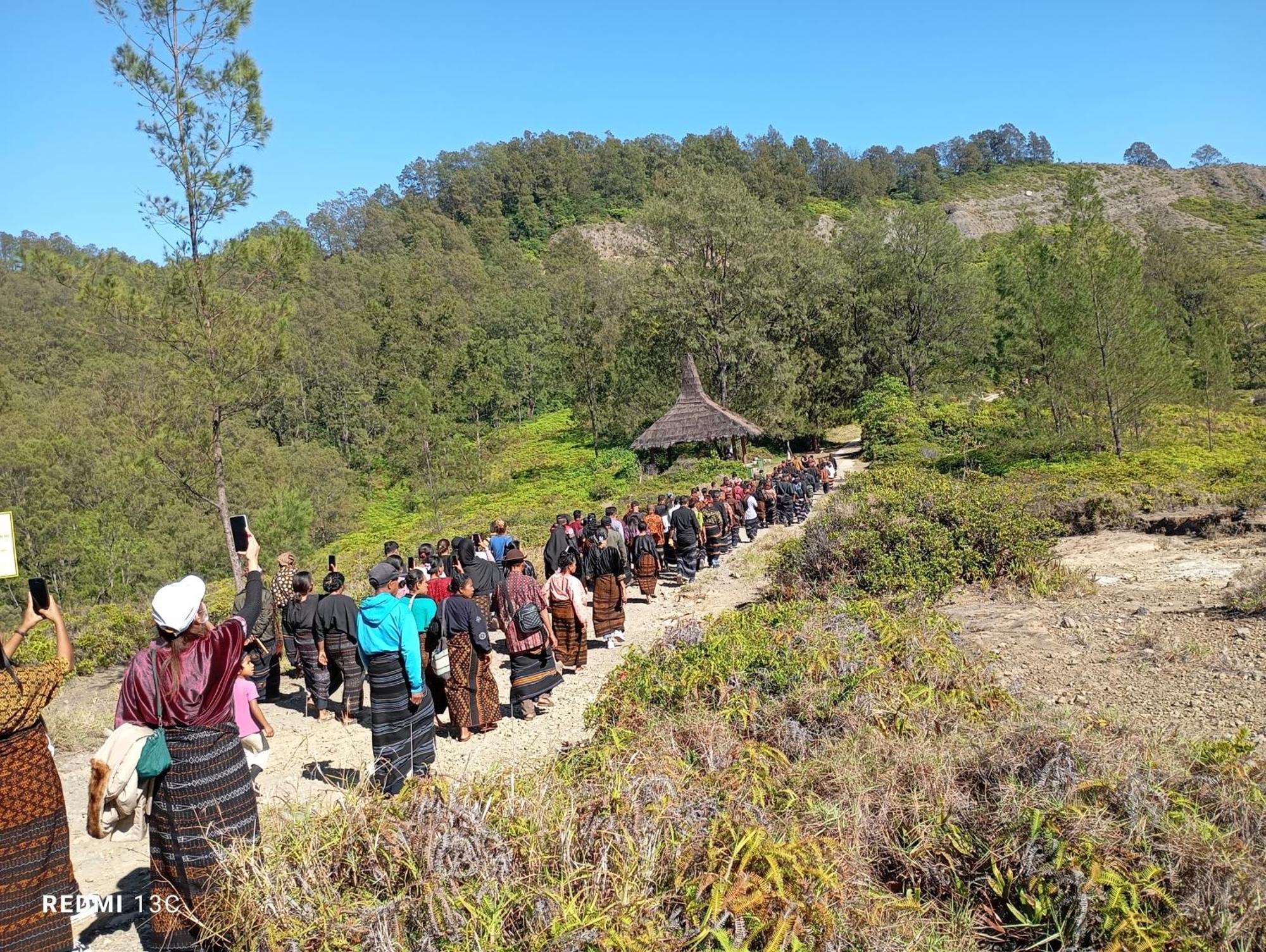 Hidayah Homestay Kelimutu Esterno foto